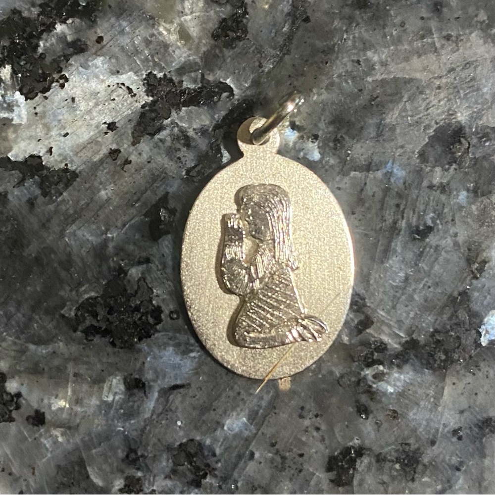 ✨5 for $50✨ Vintage Sterling Silver Praying Girl Charm